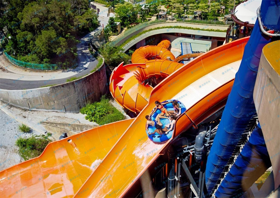 飛天回旋水上滑道