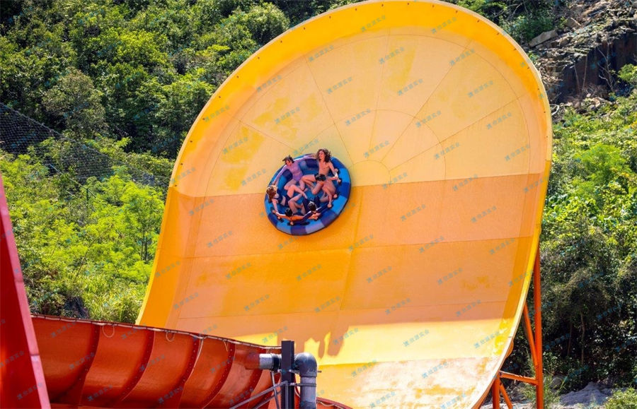 飛天回旋水上滑道