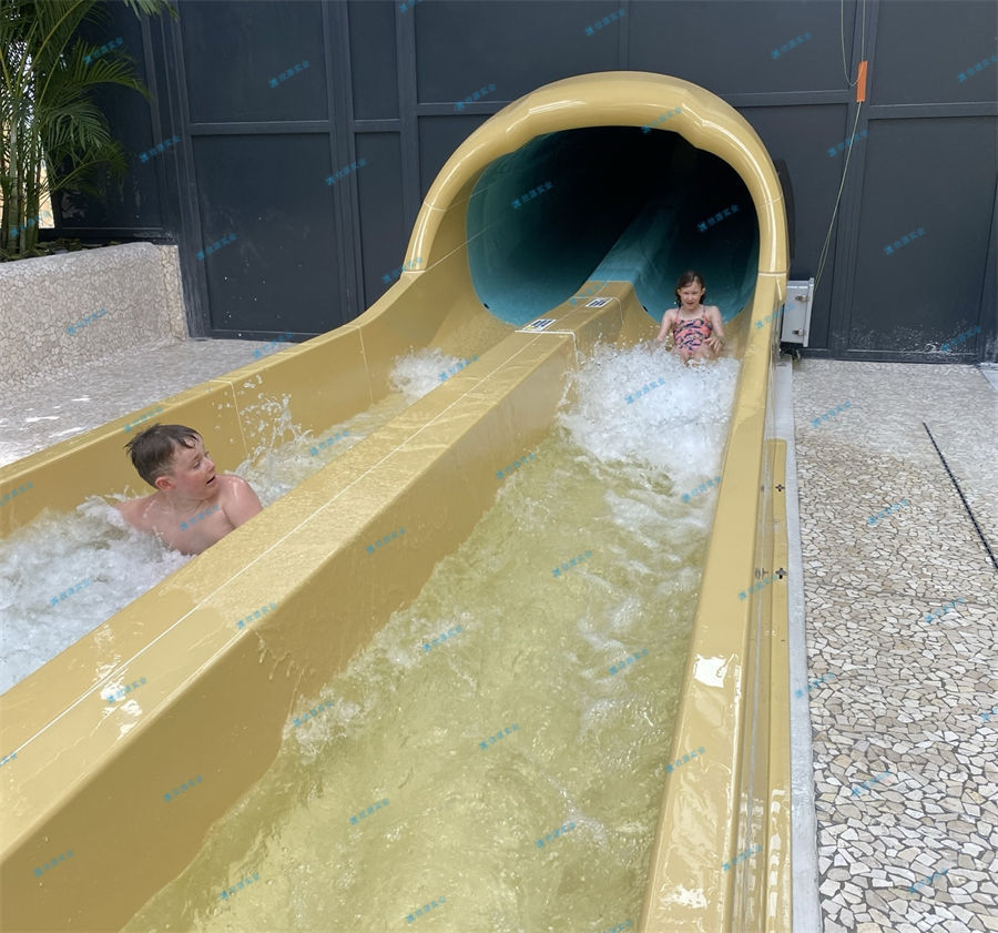 水上樂園滑滑梯也是水上樂園很多項目中的一個-7713