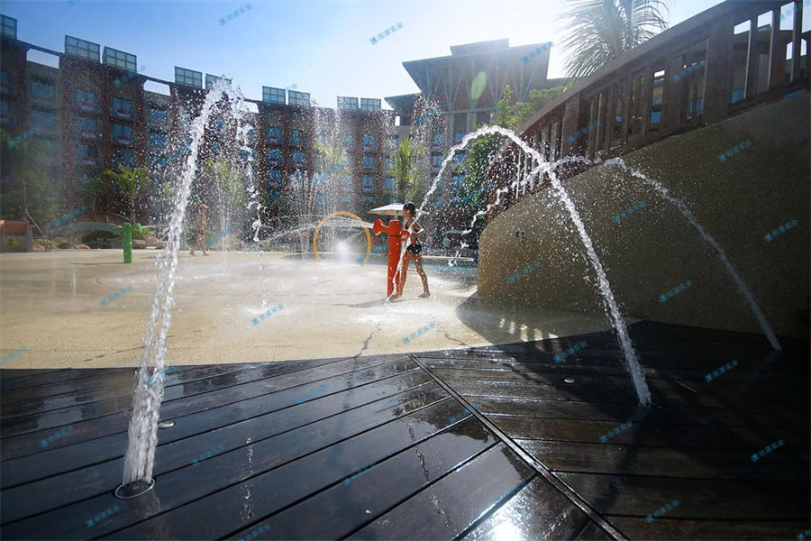 移動(dòng)水上樂園給火熱夏日帶來福音-7507