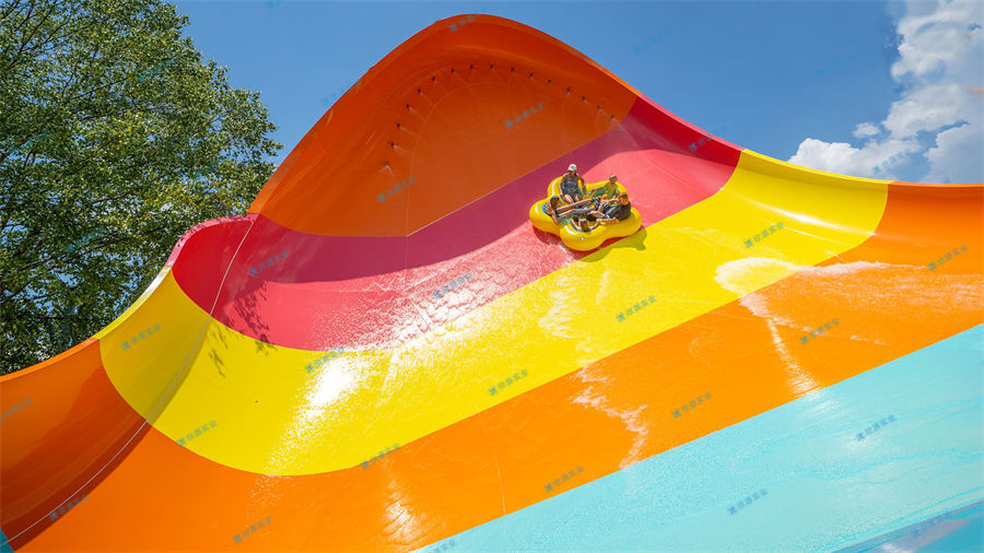 水上樂園充氣玩具以及水上浮具特點的相關(guān)介紹-7439