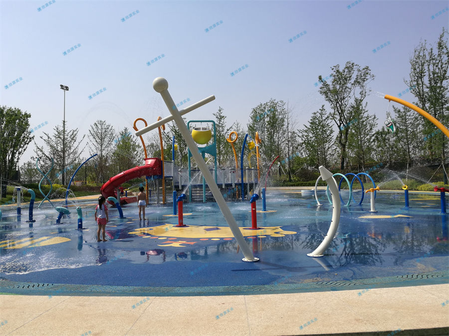 水上游樂設(shè)施廠家準(zhǔn)備開始!-7756