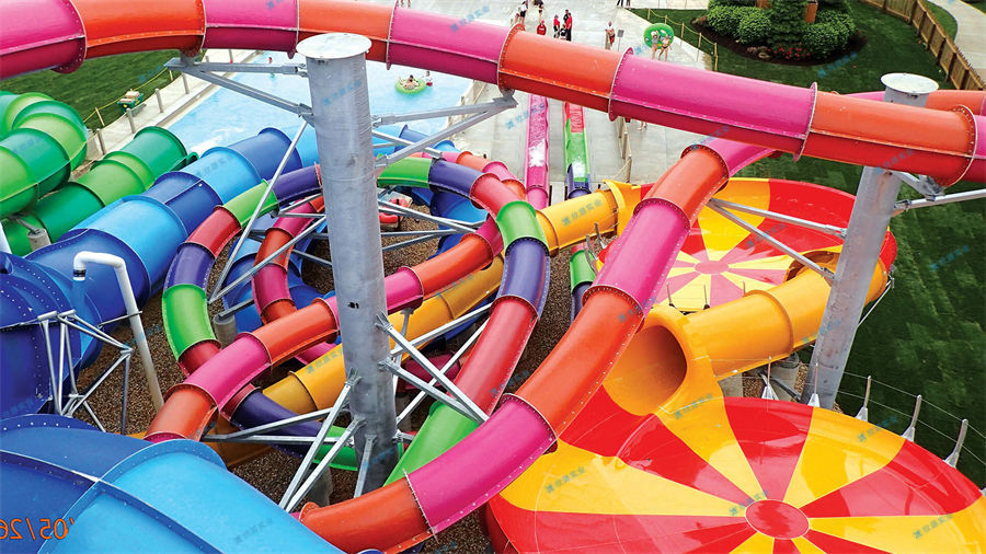 室內(nèi)水上樂園設(shè)備選用前期需要注意哪些?