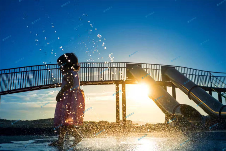 移動水上樂園設(shè)備的保護措施-7334