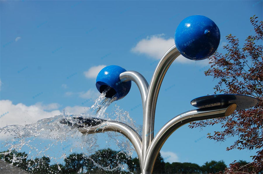 兒童水上滑梯屬于綜合型運(yùn)動(dòng)器械