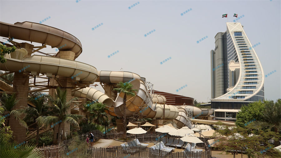 水上樂園設備廠家對水滑梯的制作要求-7352