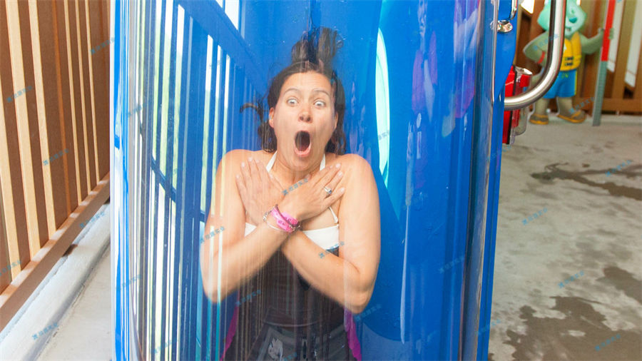 一起來移動水上樂園暢游吧!