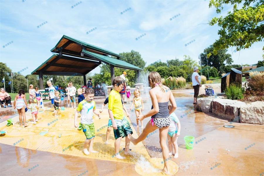 水上樂園設(shè)備水滑梯的制作要求-7679