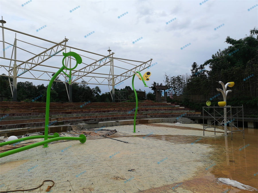 國(guó)內(nèi)的水上樂(lè)園中的主要設(shè)備之一造浪設(shè)備